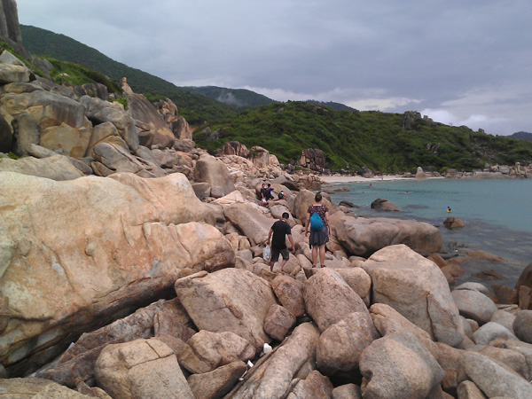 L&ecirc;n n&uacute;i Ch&uacute;a đi biển B&igrave;nh Ti&ecirc;n ở Ninh Thuận 